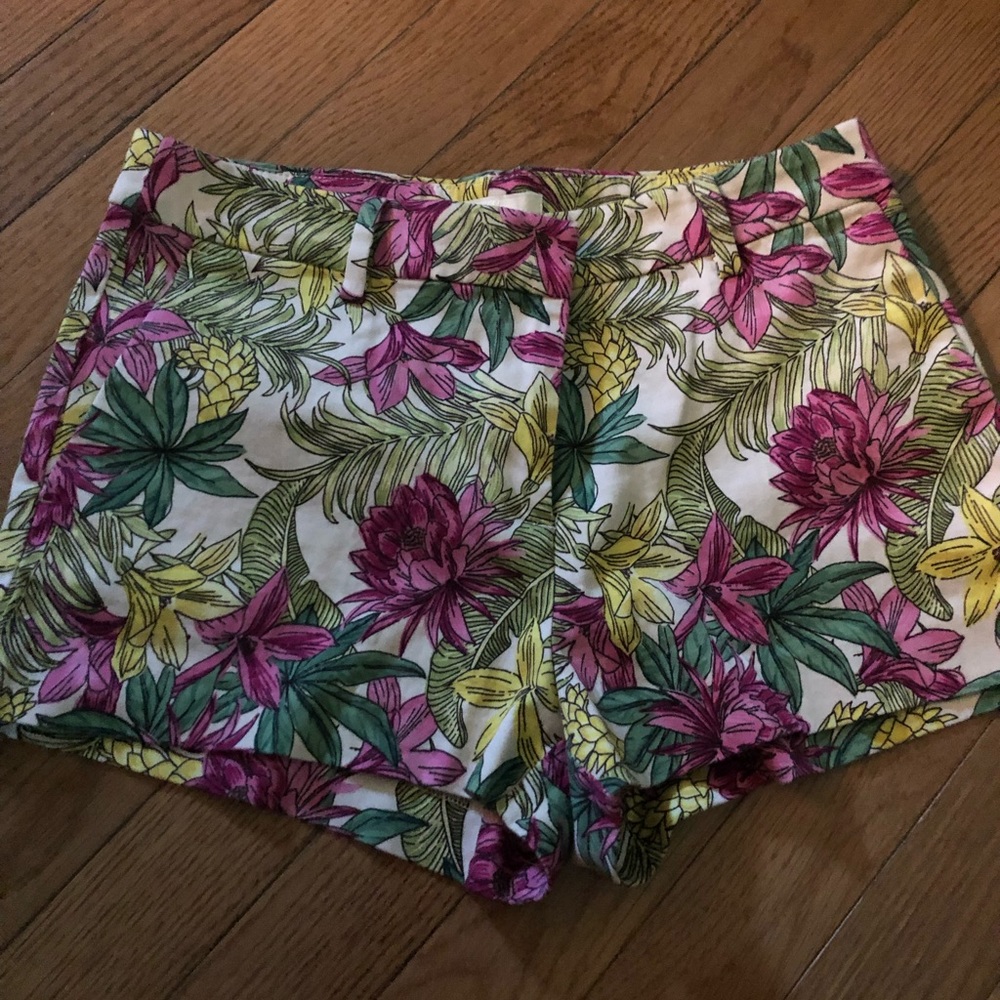 H&m floral shorts